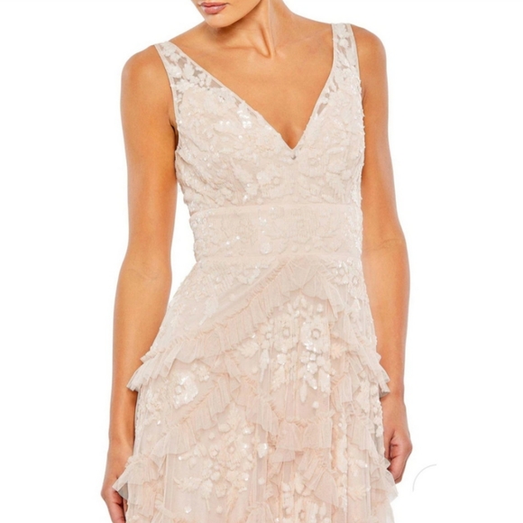 MAC DUGGAL SEQUINED SCALLOP RUFFLE TIERED V NECK GOWN size 8 - Picture 3 of 8